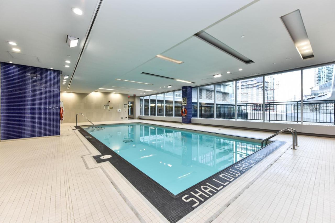 טורונטו Sarkar Suites - Maple Leaf Square מראה חיצוני תמונה