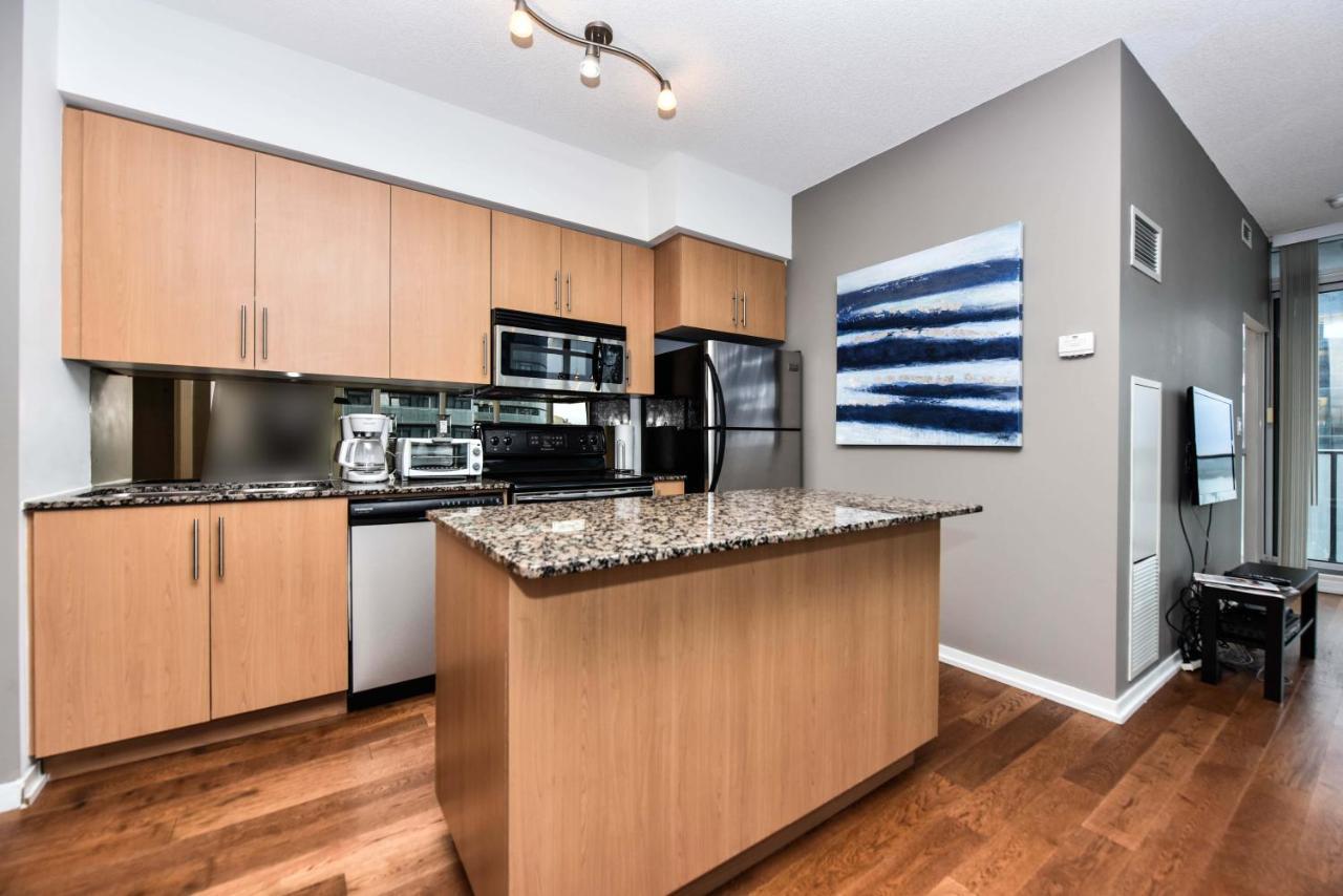 טורונטו Sarkar Suites - Maple Leaf Square מראה חיצוני תמונה