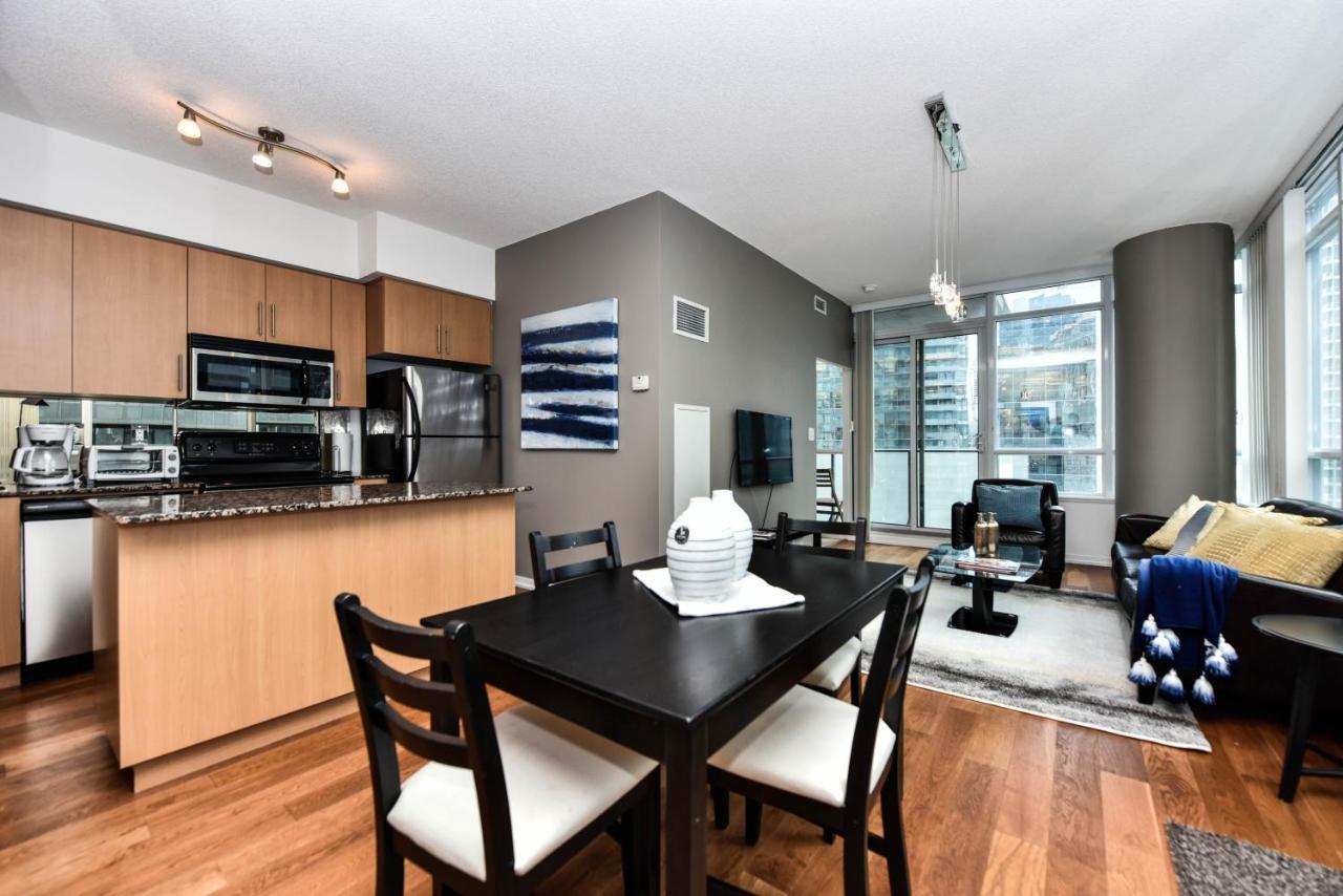 טורונטו Sarkar Suites - Maple Leaf Square מראה חיצוני תמונה