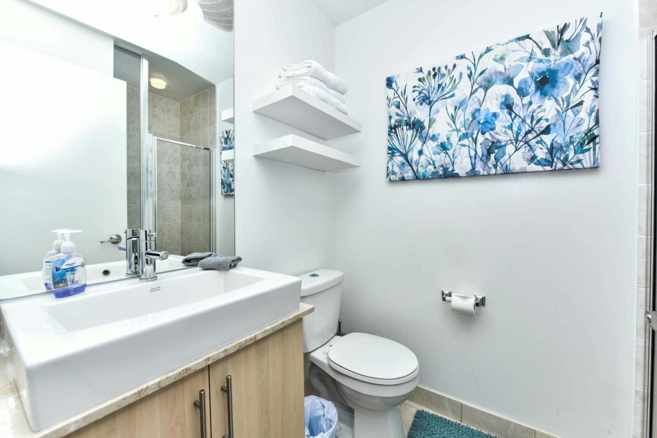 טורונטו Sarkar Suites - Maple Leaf Square מראה חיצוני תמונה