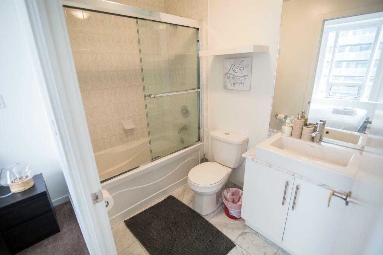 טורונטו Sarkar Suites - Maple Leaf Square מראה חיצוני תמונה
