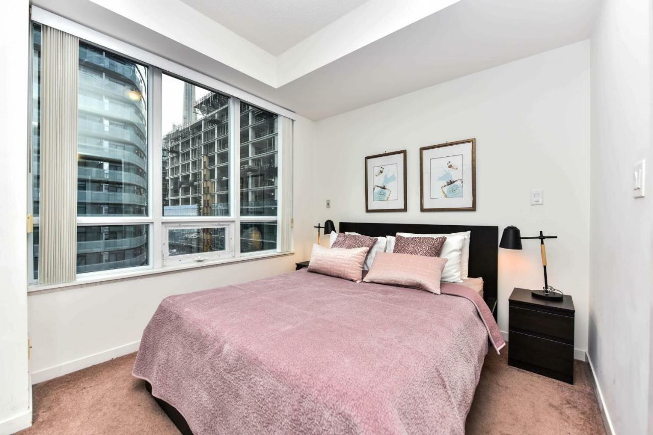 טורונטו Sarkar Suites - Maple Leaf Square מראה חיצוני תמונה
