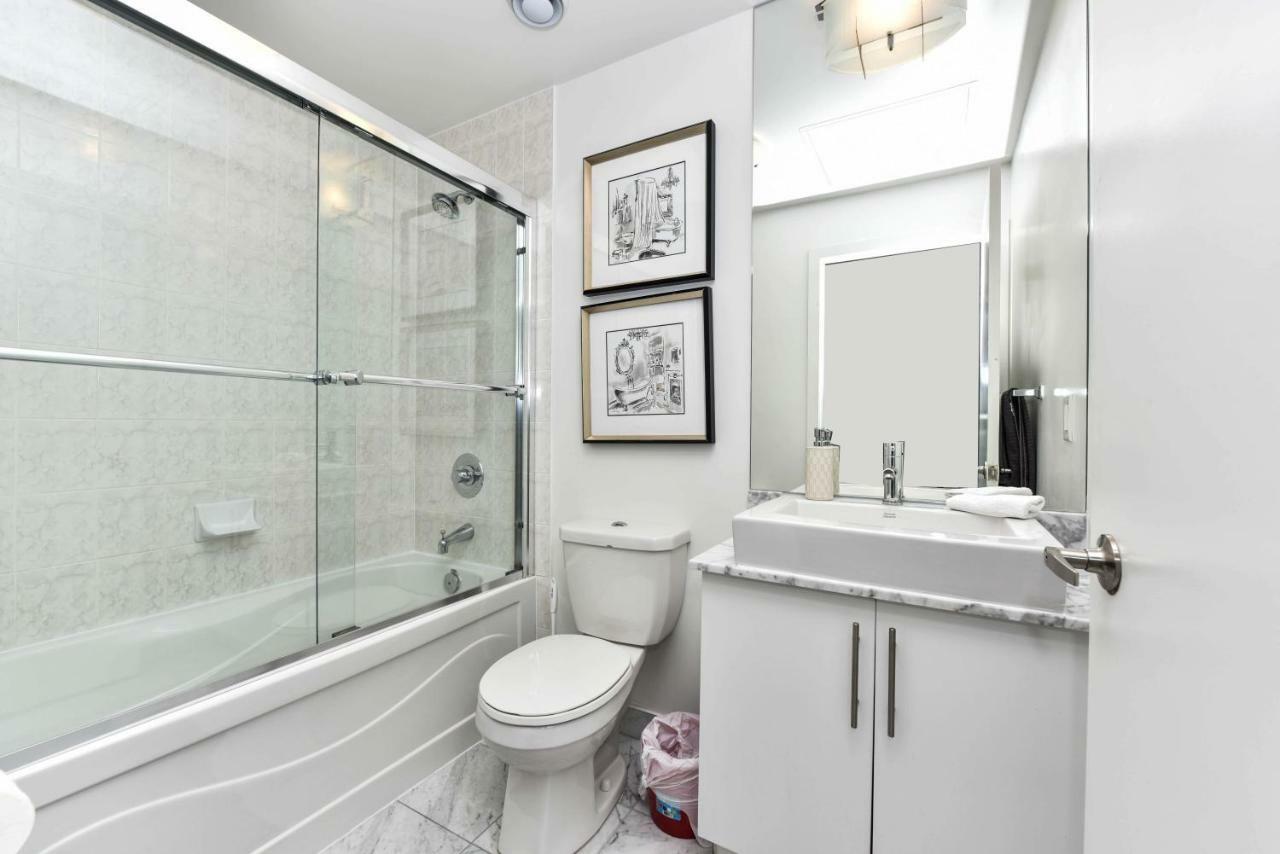 טורונטו Sarkar Suites - Maple Leaf Square מראה חיצוני תמונה